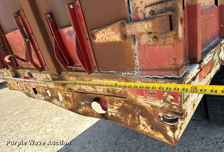 image for item KL9022 1979 International  1824 grain truck