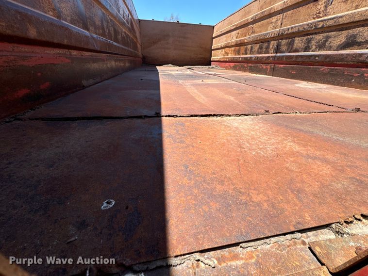 image for item KL9022 1979 International  1824 grain truck