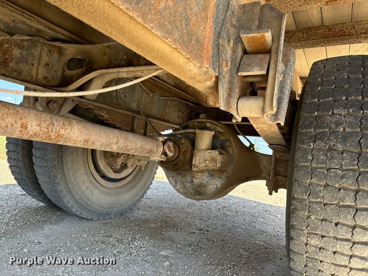 image for item KL9022 1979 International  1824 grain truck