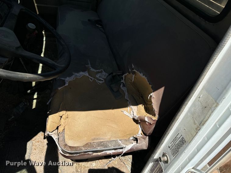 image for item KL9022 1979 International  1824 grain truck