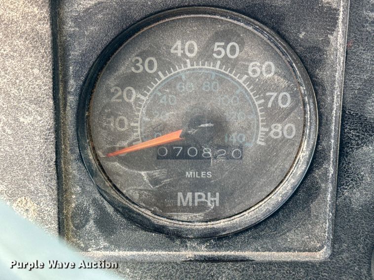 image for item KL9022 1979 International  1824 grain truck