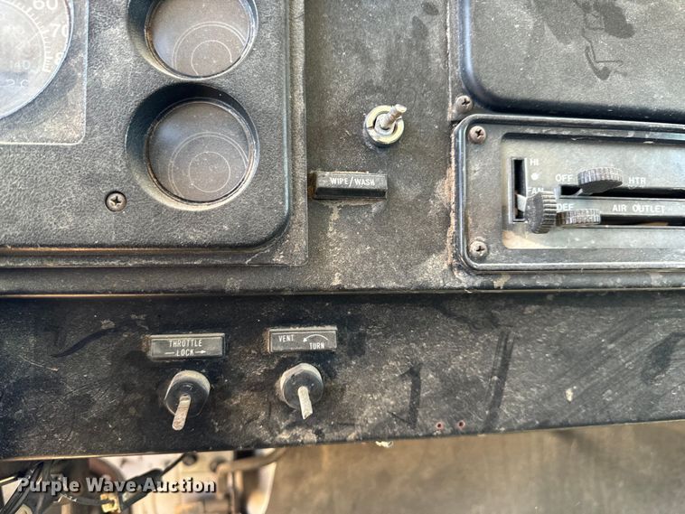 image for item KL9022 1979 International  1824 grain truck