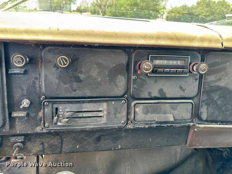 image for item KL9022 1979 International  1824 grain truck