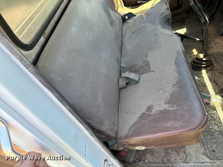 image for item KL9022 1979 International  1824 grain truck