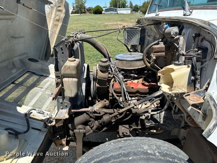 image for item KL9022 1979 International  1824 grain truck