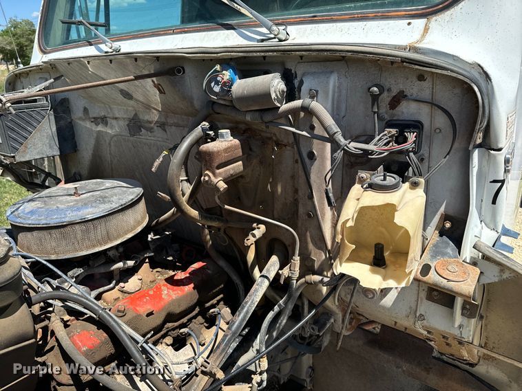 image for item KL9022 1979 International  1824 grain truck