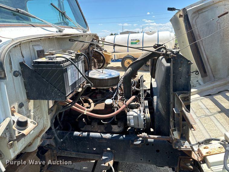 image for item KL9022 1979 International  1824 grain truck