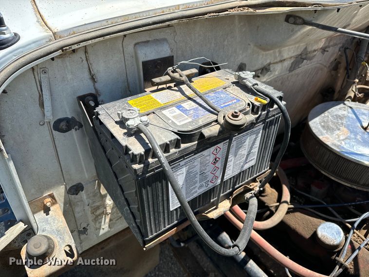 image for item KL9022 1979 International  1824 grain truck