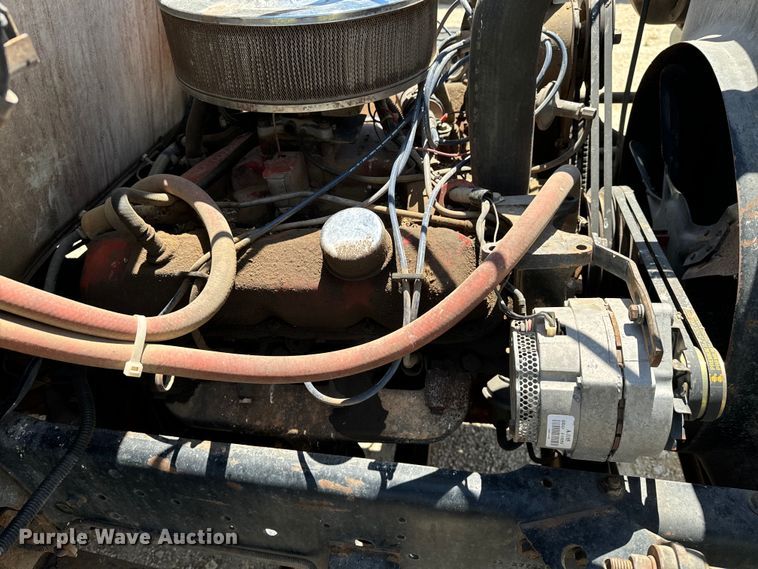 image for item KL9022 1979 International  1824 grain truck