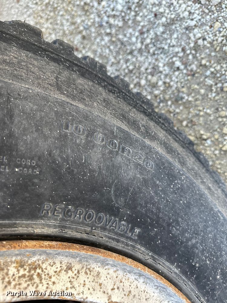 image for item KL9022 1979 International  1824 grain truck