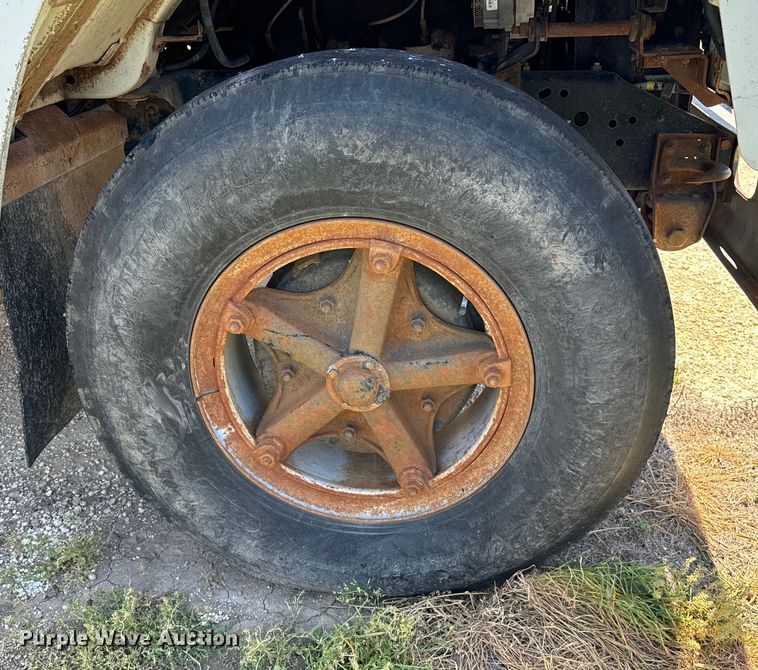 image for item KL9022 1979 International  1824 grain truck