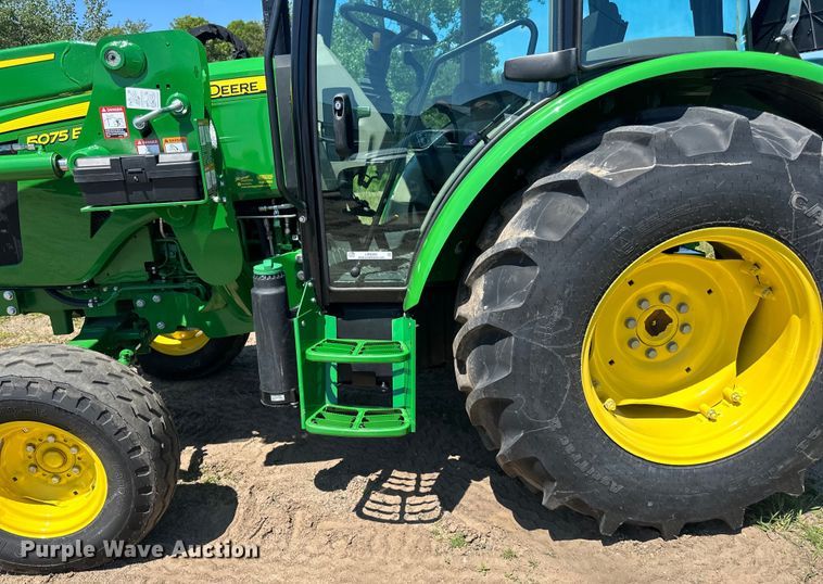 image for item LR9380 2021 John Deere 5075E tractor