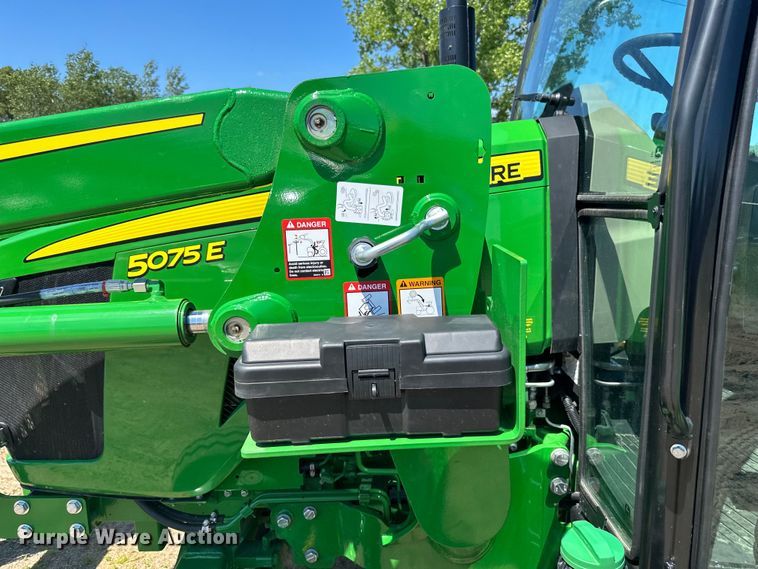 image for item LR9380 2021 John Deere 5075E tractor