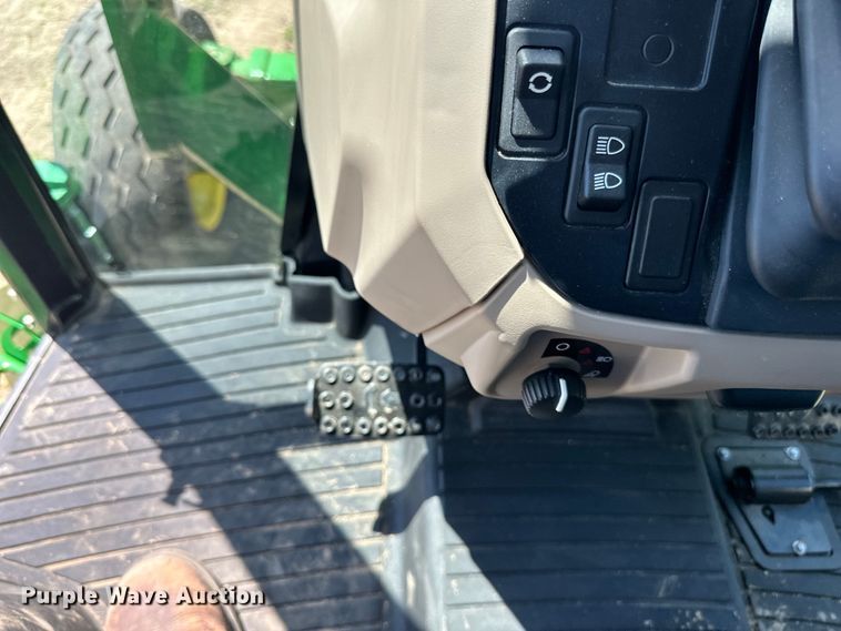 image for item LR9380 2021 John Deere 5075E tractor