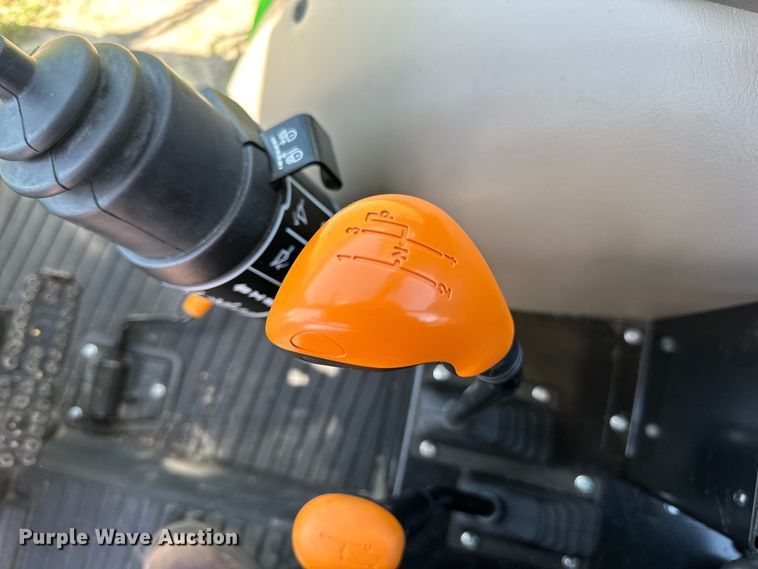 image for item LR9380 2021 John Deere 5075E tractor