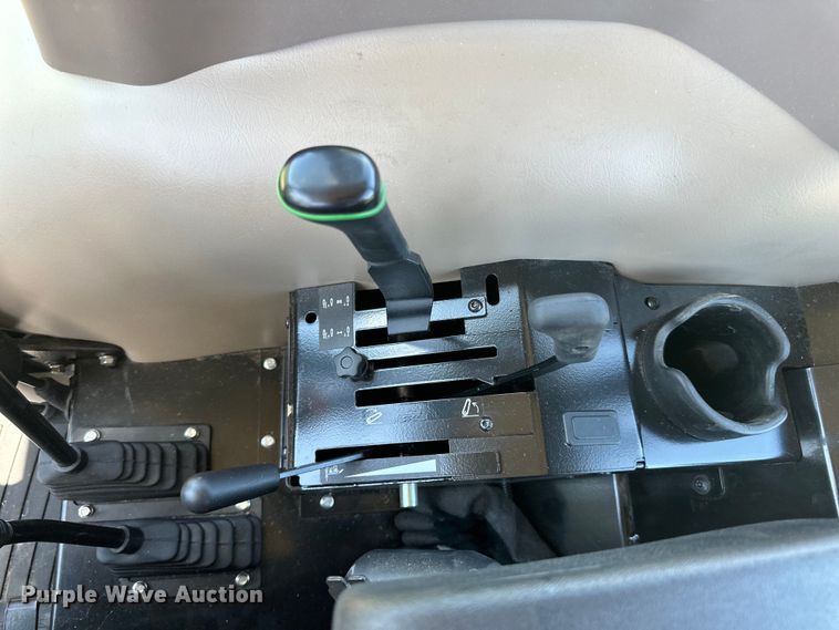 image for item LR9380 2021 John Deere 5075E tractor