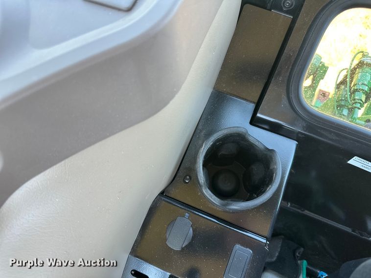 image for item LR9380 2021 John Deere 5075E tractor