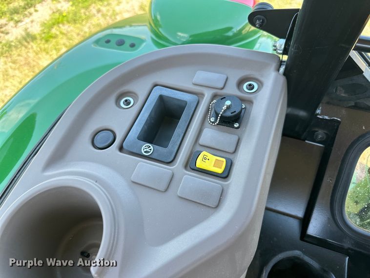 image for item LR9380 2021 John Deere 5075E tractor