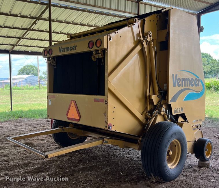 image for item LU9930 2005 Vermeer 605M round baler