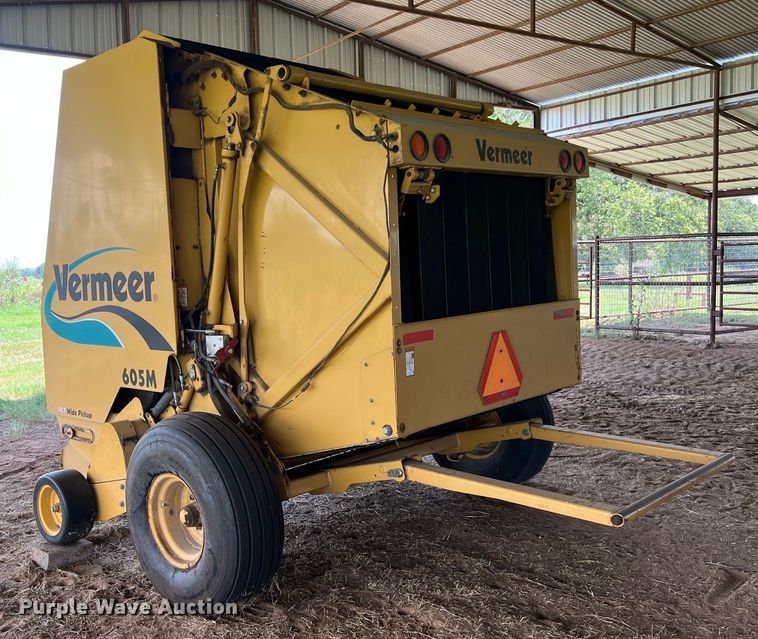 image for item LU9930 2005 Vermeer 605M round baler