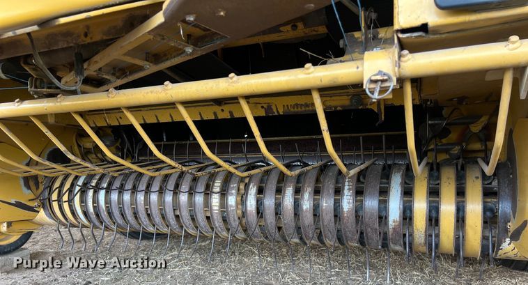 image for item LU9930 2005 Vermeer 605M round baler