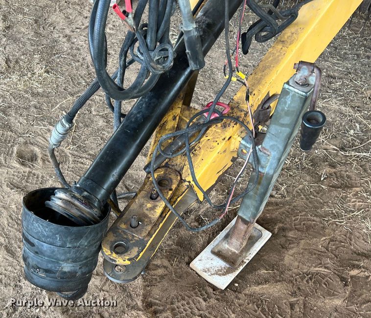 image for item LU9930 2005 Vermeer 605M round baler