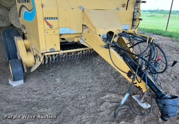 image for item LU9930 2005 Vermeer 605M round baler