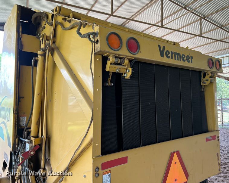 image for item LU9930 2005 Vermeer 605M round baler