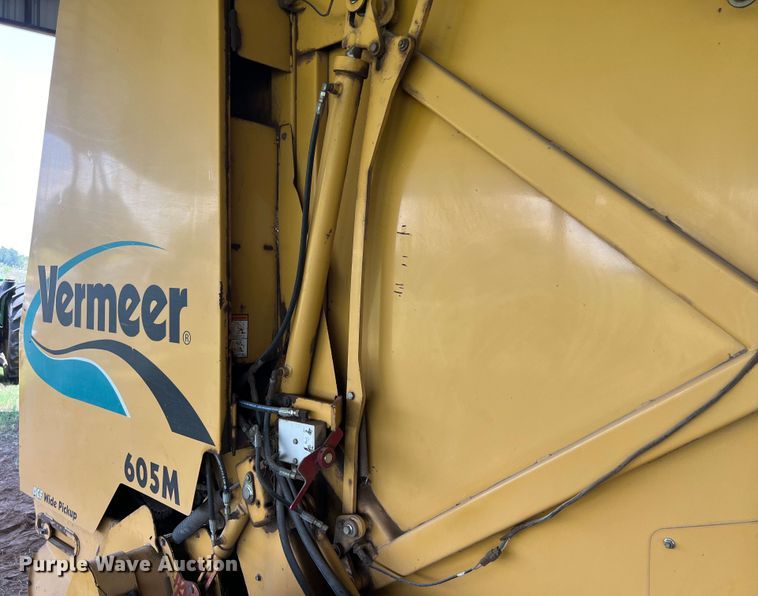 image for item LU9930 2005 Vermeer 605M round baler
