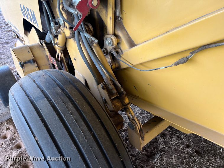 image for item LU9930 2005 Vermeer 605M round baler