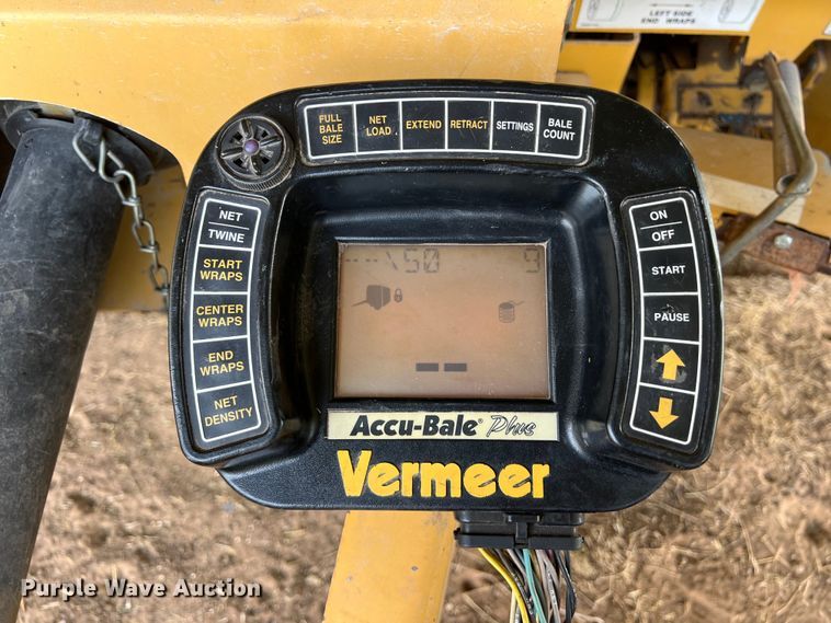 image for item LU9930 2005 Vermeer 605M round baler