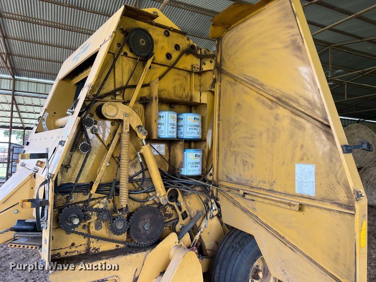 image for item LU9930 2005 Vermeer 605M round baler