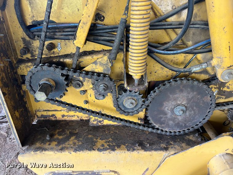 image for item LU9930 2005 Vermeer 605M round baler