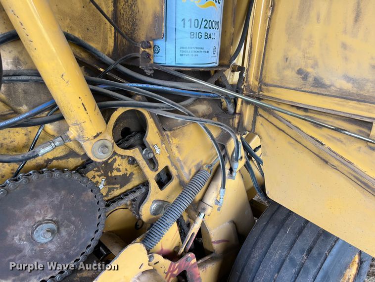 image for item LU9930 2005 Vermeer 605M round baler