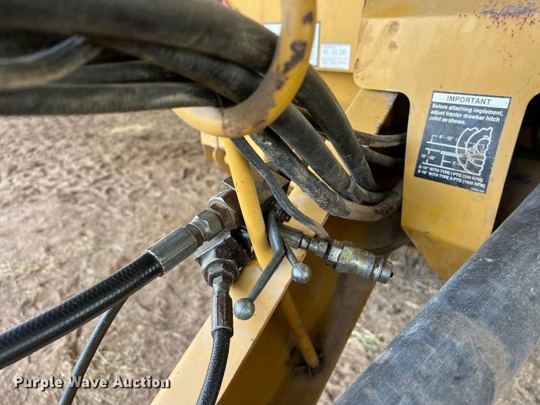 image for item LU9930 2005 Vermeer 605M round baler