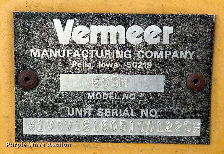 image for item LU9930 2005 Vermeer 605M round baler