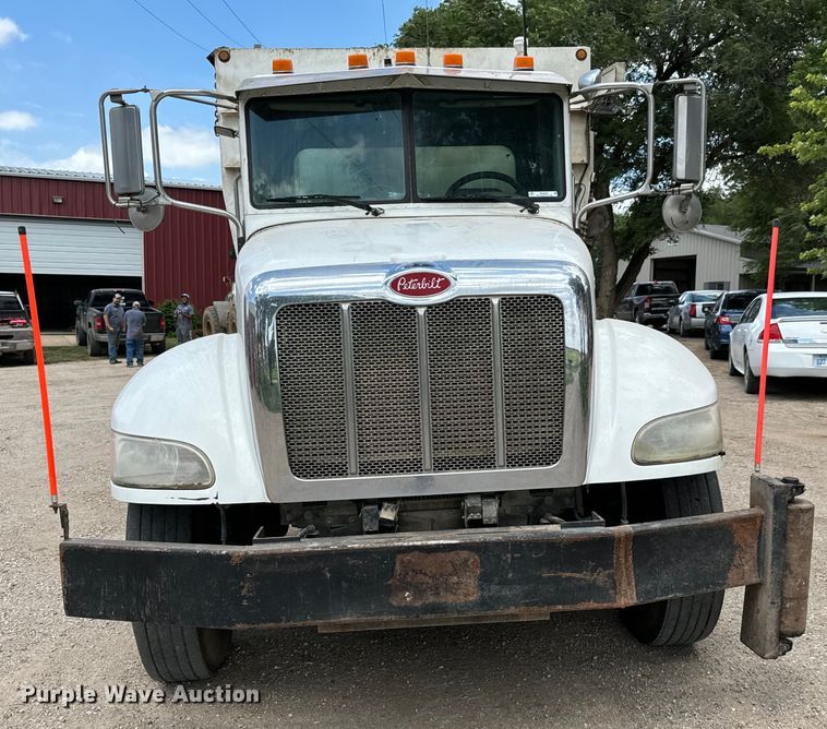 image for item MU9823 2013 Peterbilt 337 feed mixer truck