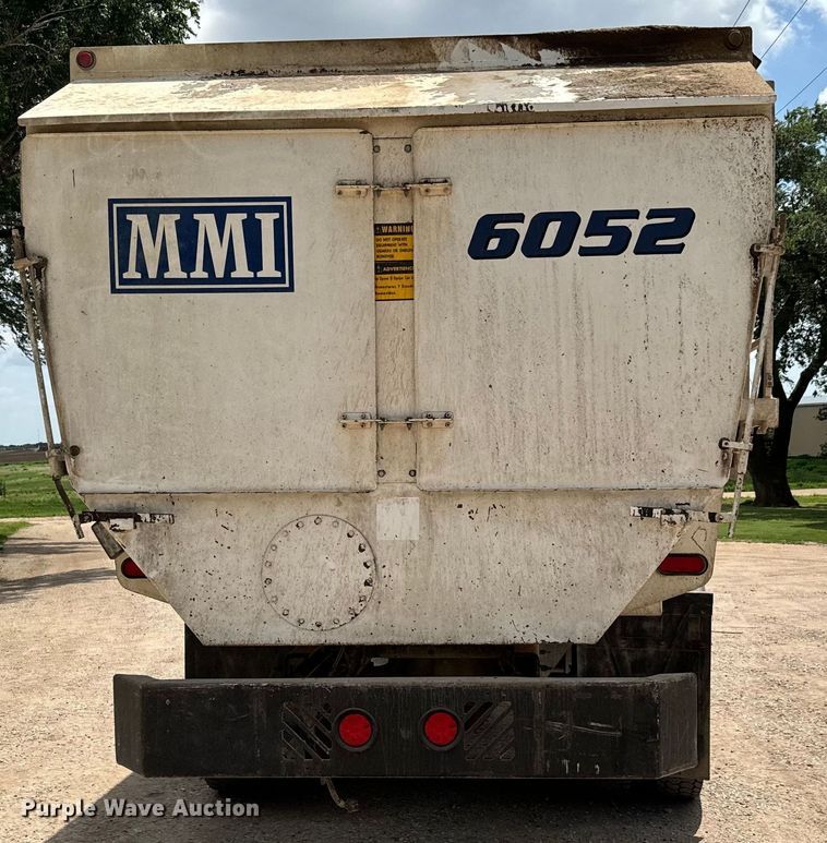 image for item MU9823 2013 Peterbilt 337 feed mixer truck