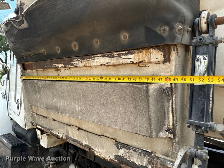 image for item MU9823 2013 Peterbilt 337 feed mixer truck