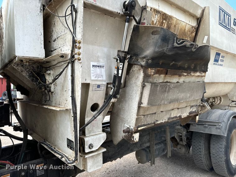 image for item MU9823 2013 Peterbilt 337 feed mixer truck