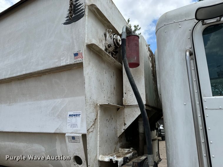 image for item MU9823 2013 Peterbilt 337 feed mixer truck