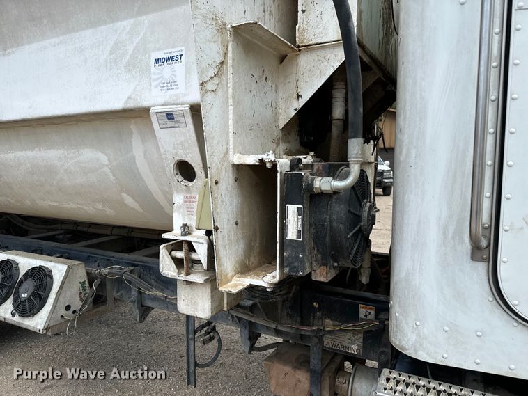 image for item MU9823 2013 Peterbilt 337 feed mixer truck