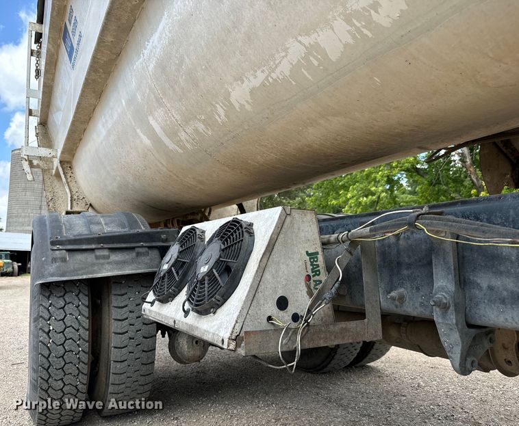 image for item MU9823 2013 Peterbilt 337 feed mixer truck