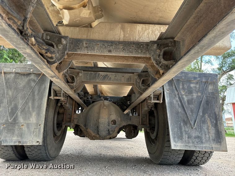 image for item MU9823 2013 Peterbilt 337 feed mixer truck