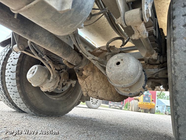 image for item MU9823 2013 Peterbilt 337 feed mixer truck