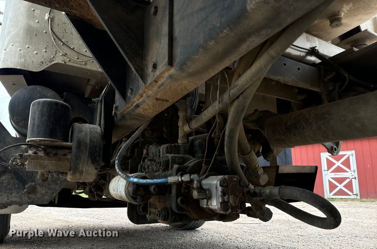 image for item MU9823 2013 Peterbilt 337 feed mixer truck