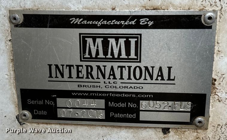 image for item MU9823 2013 Peterbilt 337 feed mixer truck