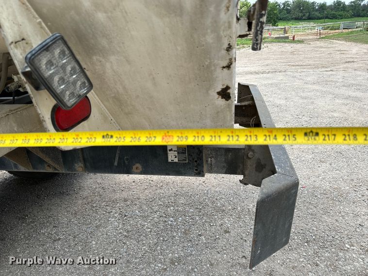 image for item MU9823 2013 Peterbilt 337 feed mixer truck