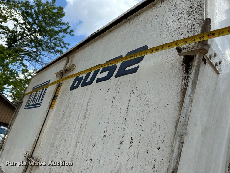 image for item MU9823 2013 Peterbilt 337 feed mixer truck