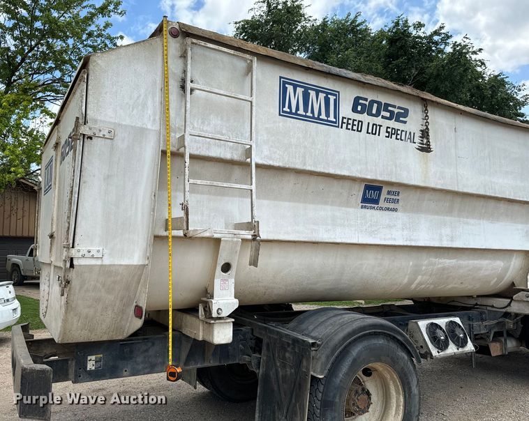 image for item MU9823 2013 Peterbilt 337 feed mixer truck